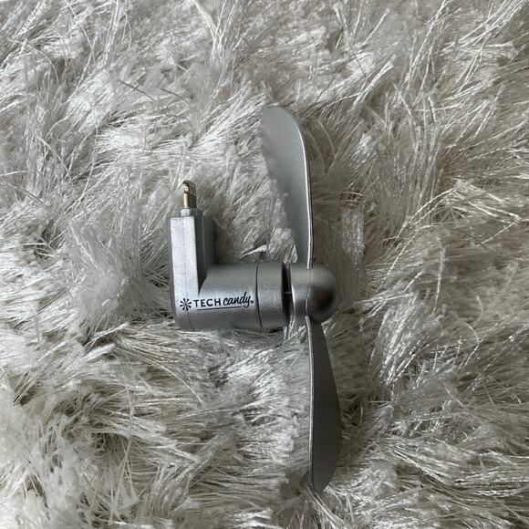 Phone Fan Plugs into the Charger Port Moves Air Travel Outdoors - Picture 2 of 2